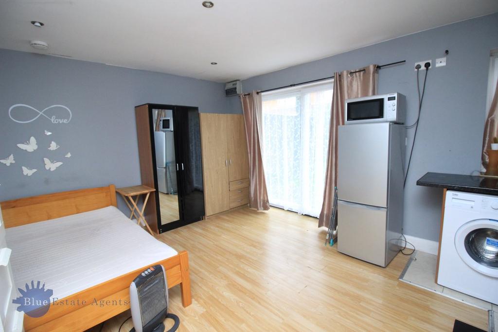 Studio Flat