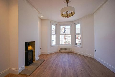 3 bedroom end of terrace house for sale, Emmanuel Road, Hastings