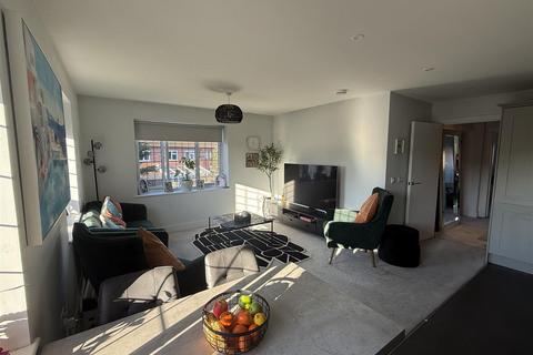 2 bedroom apartment to rent, Woodlands Avenue, Littlehampton BN16