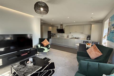 2 bedroom apartment to rent, Woodlands Avenue, Littlehampton BN16