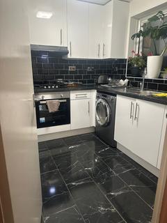 3 bedroom flat to rent, Poplar Grove, London, N11