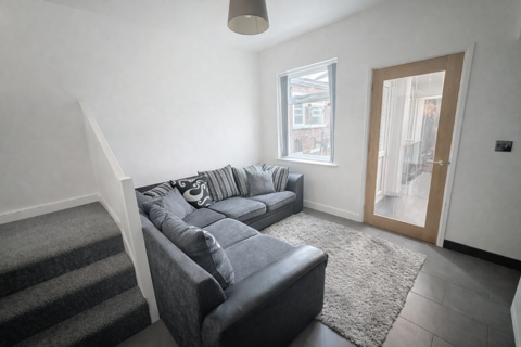 2 bedroom semi-detached house to rent, Shaw Street, Stoke-on-Trent, ST1 5JN