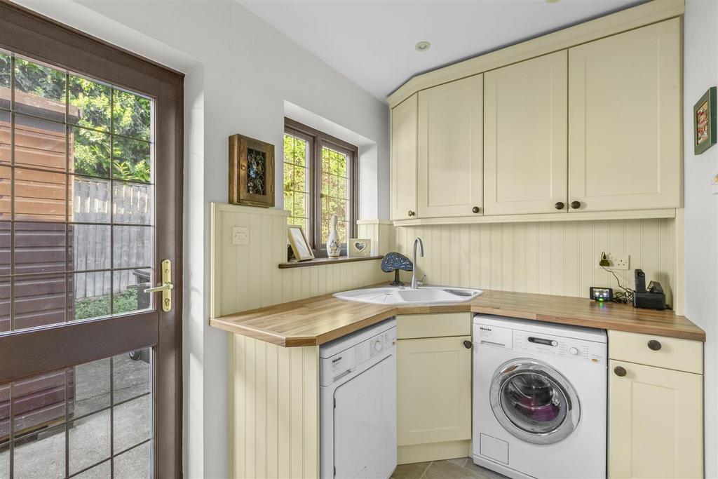 15 Pretoria Rd, HP13 6 QW-24.jpg