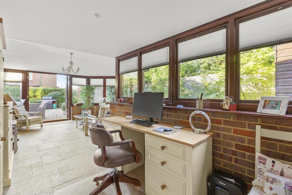 15 Pretoria Rd, HP13 6 QW-8.jpg