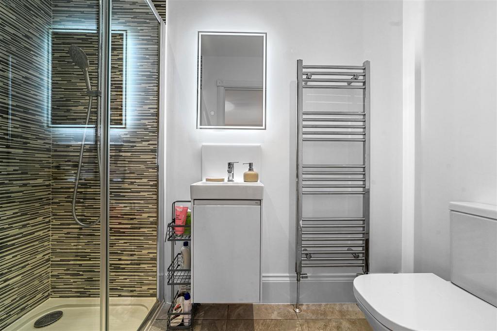 En suite to bedroom two