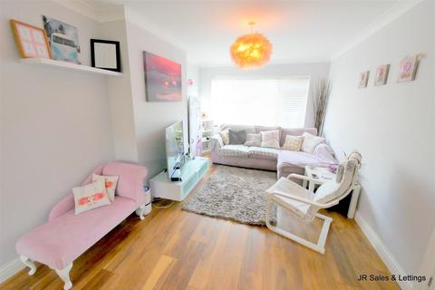 3 bedroom semi-detached house for sale, Willow Close, West Cheshunt