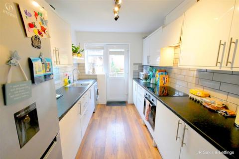 3 bedroom semi-detached house for sale, Willow Close, West Cheshunt