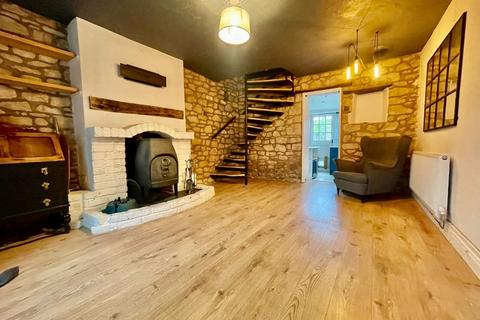 2 bedroom cottage for sale, Union Street, Dursley
