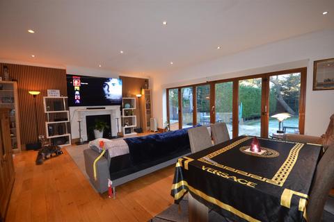 1 bedroom in a house share to rent, Deacons hill road, Watford wd6 3hz