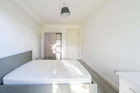 3 bedroom flat to rent, Fawe Street, E14, Tower Hamlets, London, E14