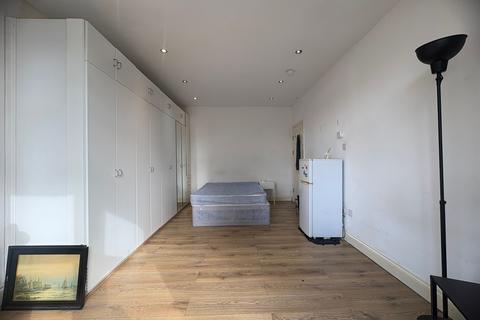 undefined, Boston Road, London W7