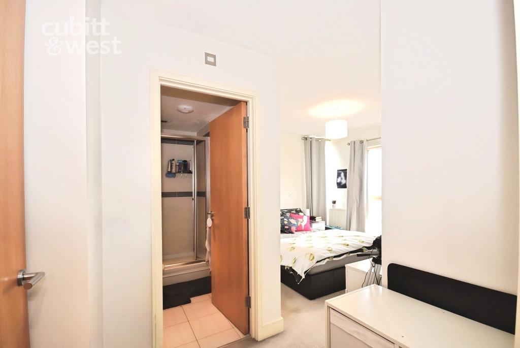 Bedroom 1/En-Suite