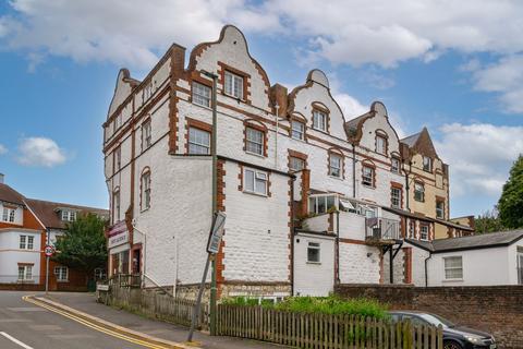 3 bedroom ground floor flat for sale, Croydon Road, Reigate, RH2 0LY
