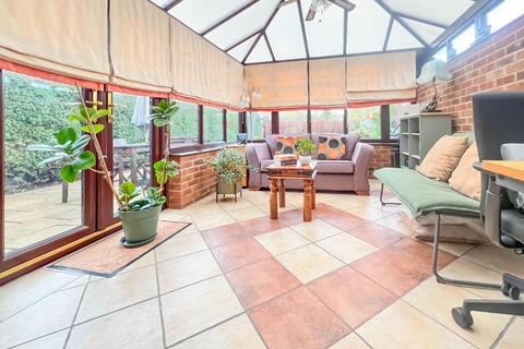 4 bedroom semi-detached house for sale, Viney Close, Peterborough PE1
