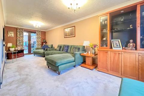4 bedroom semi-detached house for sale, Viney Close, Peterborough PE1