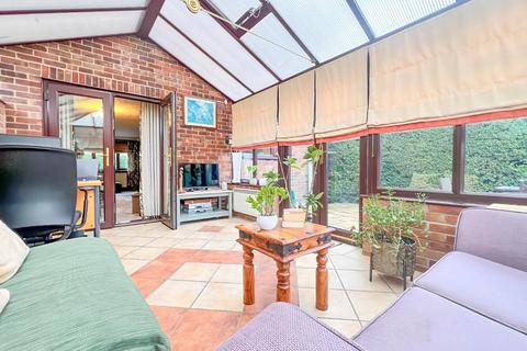 4 bedroom semi-detached house for sale, Viney Close, Peterborough PE1