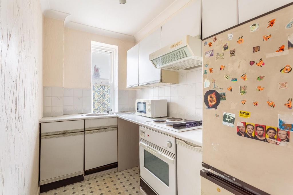 Kitchen (2).jpg