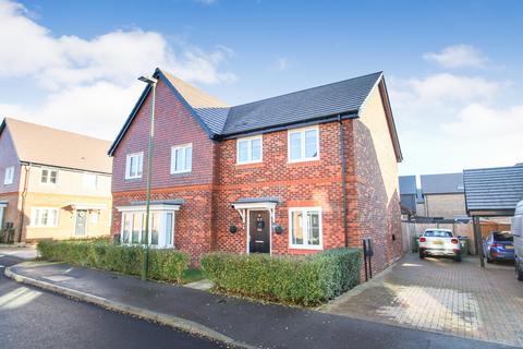 2 bedroom semi-detached house for sale - Oriel Road, Horsham, West Sussex. RH12 6AH
