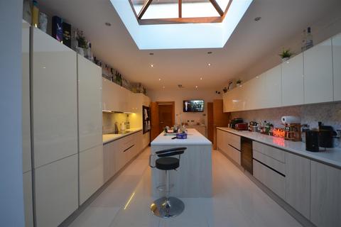 1 bedroom in a house share to rent, Deacons Hill Road, Borehamwood wd6 3hz