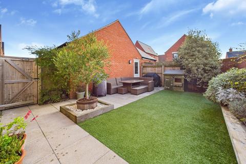 3 bedroom detached house for sale, Beverley Way, Towcester, NN12