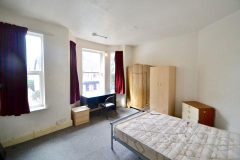 4 bedroom house of multiple occupation to rent, Platt Lane, Manchester, M14