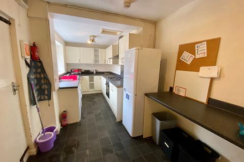 3 bedroom terraced house to rent, Heald Place, Manchester, M14