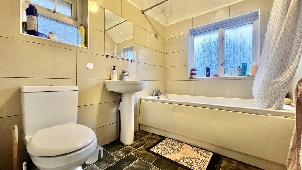 Family Bathroom/ WC