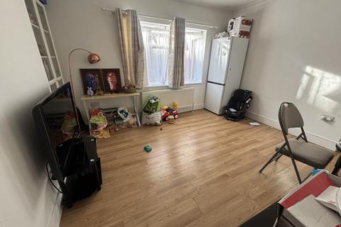 1 bedroom flat to rent, North End Road, HA9