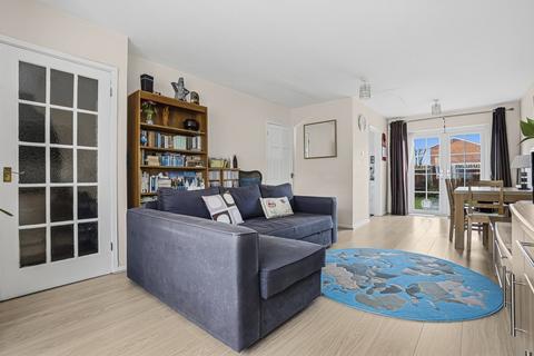3 bedroom terraced house for sale, Hawksway, Staines-upon-Thames, TW18