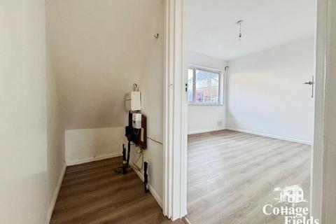 2 bedroom maisonette to rent, Eagle Close, Enfield, EN3