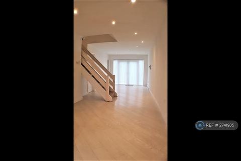 3 bedroom terraced house to rent, Greenvale, Birmingham, B31