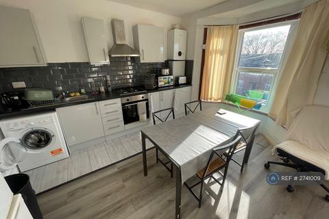 3 bedroom semi-detached house to rent, Broadlands Road, Southampton, SO17