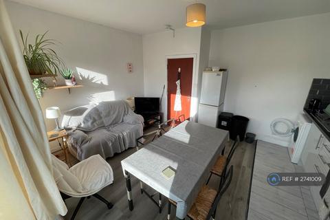 3 bedroom semi-detached house to rent, Broadlands Road, Southampton, SO17