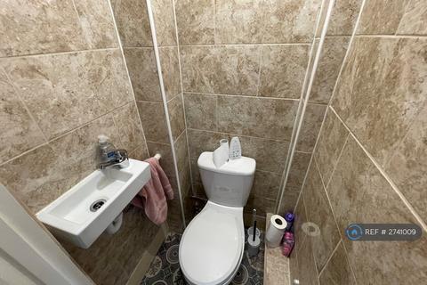 3 bedroom semi-detached house to rent, Broadlands Road, Southampton, SO17
