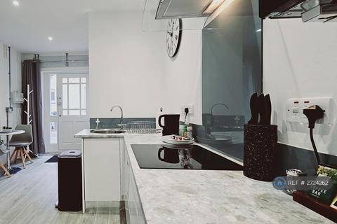 1 bedroom flat to rent, Weavers Yard, Farnham, GU9