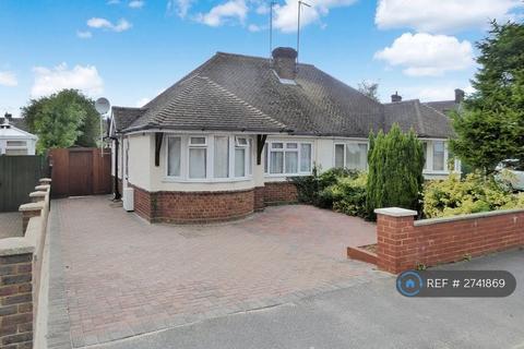 2 bedroom bungalow to rent, West Parade, Dunstable, LU6