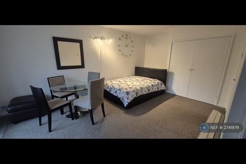 Studio to rent, Vanbrugh Court, London, SE11