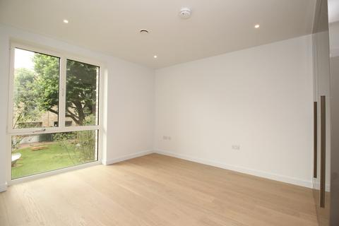 3 bedroom flat to rent, Heygate Street, London, SE17