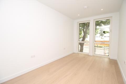 3 bedroom flat to rent, Heygate Street, London, SE17