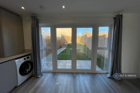 3 bedroom terraced house to rent, Priestley Drive, Milton Keynes, MK4