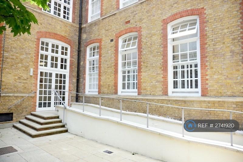 Apartment Next To Quiet Courtyard