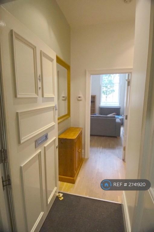 Front Door/ Hallway/ Lounge