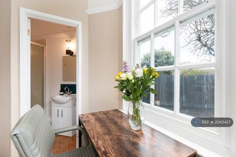 1 bedroom in a house share to rent, Broadwater Road, London, SW17