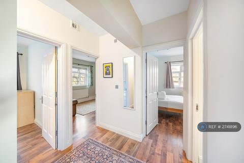 4 bedroom flat to rent, Poynders Gardens, London, SW4