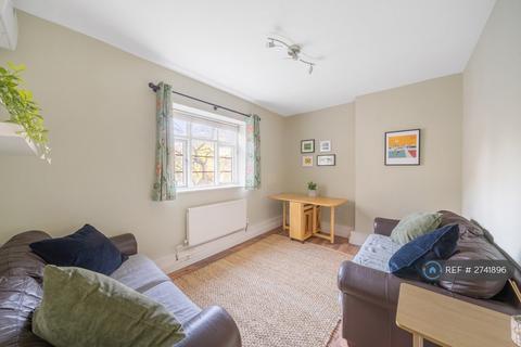 4 bedroom flat to rent, Poynders Gardens, London, SW4