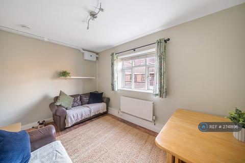 4 bedroom flat to rent, Poynders Gardens, London, SW4