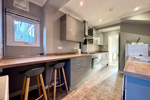 3 bedroom semi-detached house to rent, Swiss Avenue, Chelmsford, Essex, CM1 2AF