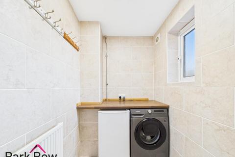 3 bedroom link detached house for sale, Pinfold Avenue, Sherburn In Elmet, Leeds