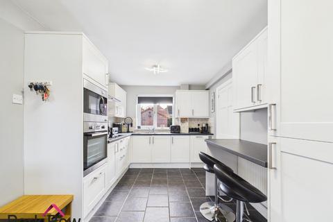 3 bedroom link detached house for sale, Pinfold Avenue, Sherburn In Elmet, Leeds