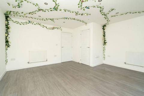 3 bedroom terraced house to rent, Skipper Close, HP2, Hemel Hempstead, HP2